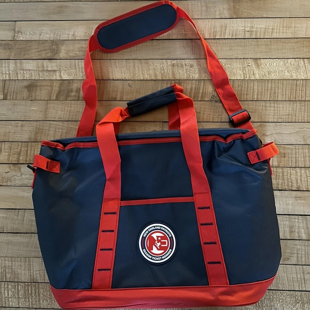 NE PATRIOTS 2024 SEASON TICKET HOLDER DUFFEL/COOLER BAG